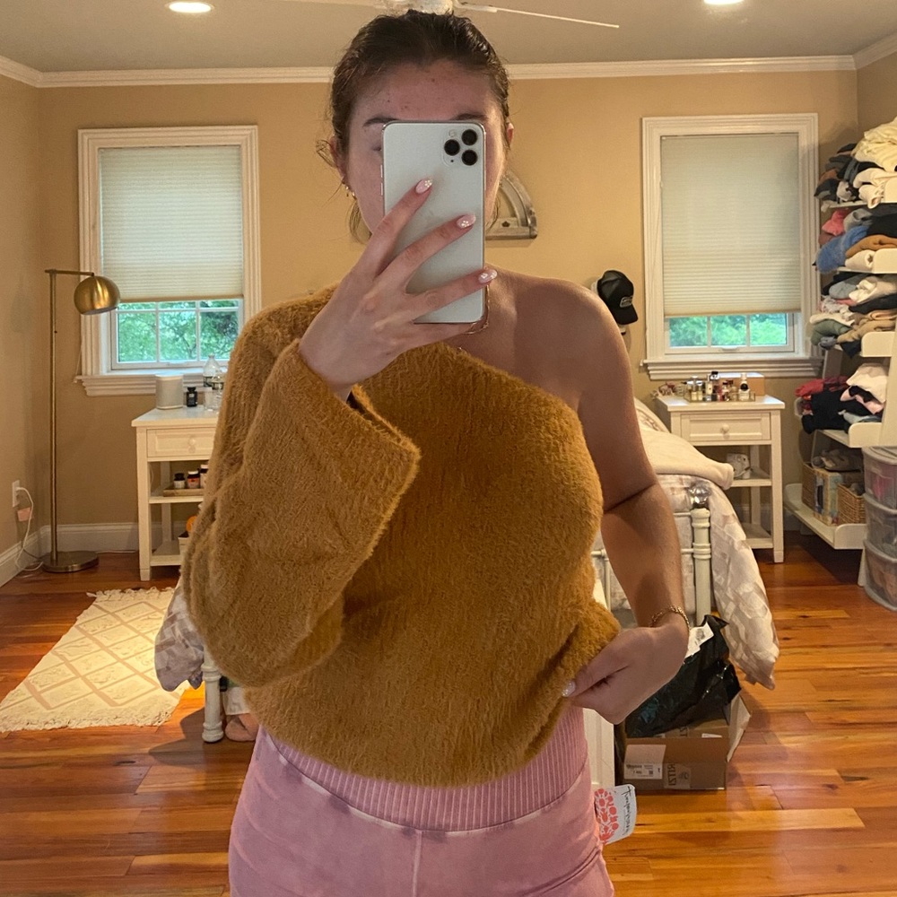 NWOT MAJORELLE One Shoulder Sweater - Picture 4 of 4